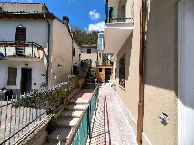 Villa Indipendente in vendita a Montereale, Abruzzo