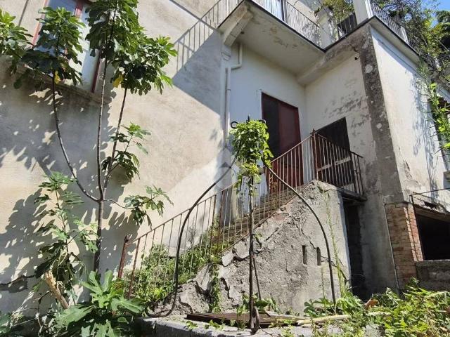 Villa Indipendente in vendita a Montesarchio, Campania