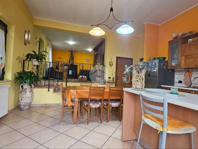 Villa Indipendente in vendita a Montesarchio, Campania
