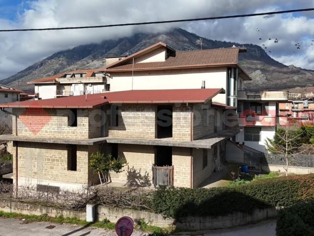 Villa Indipendente in vendita a Montesarchio, Campania