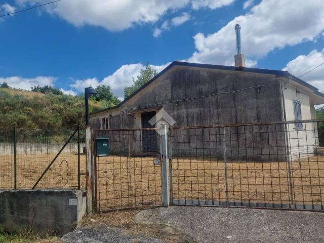 Villa Indipendente in vendita a Montesarchio, Campania