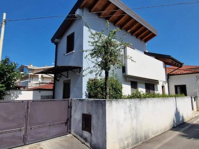 Villa Indipendente in vendita a Villa Canonico, Montesilvano