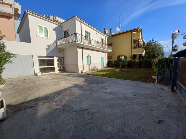Villa Indipendente in vendita a Villa Canonico, Montesilvano