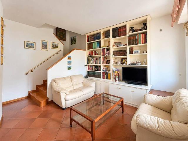 Villa Indipendente in vendita a Cappuccini, Montevarchi