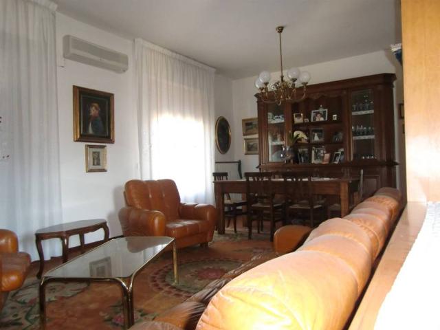 Villa Indipendente in vendita a Montevarchi, Toscana