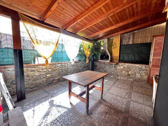 Villa Indipendente in vendita a Levane alta, Montevarchi
