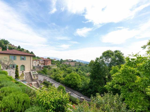 Palazzo in vendita a Quattro Strade, Montevecchia