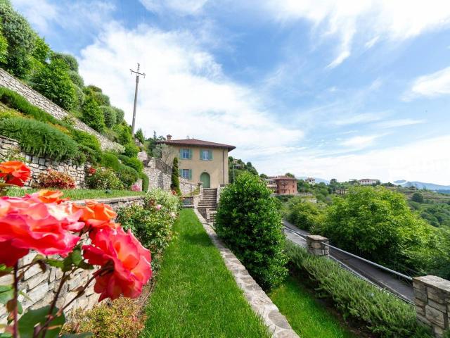 Palazzo in vendita a Quattro Strade, Montevecchia