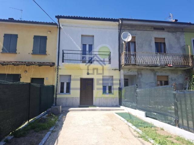 Villa Indipendente in vendita a Fogarole, Monticelli d'Ongina