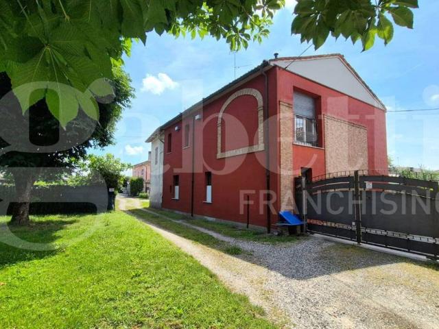 Villa Indipendente in vendita a Monticelli D'ongina, Reggio Emilia