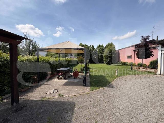 Villa Indipendente in vendita a Monticelli D'ongina, Reggio Emilia