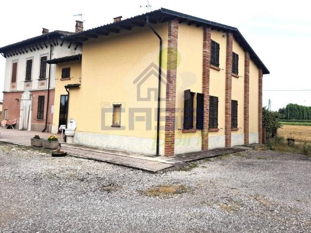 Villa Indipendente in vendita a Monticelli D'ongina, Reggio Emilia