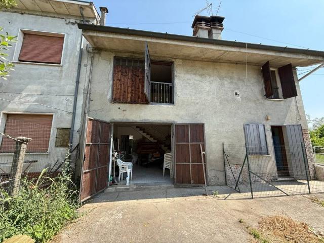 Villa Indipendente in vendita a Monticelli D'ongina, Reggio Emilia