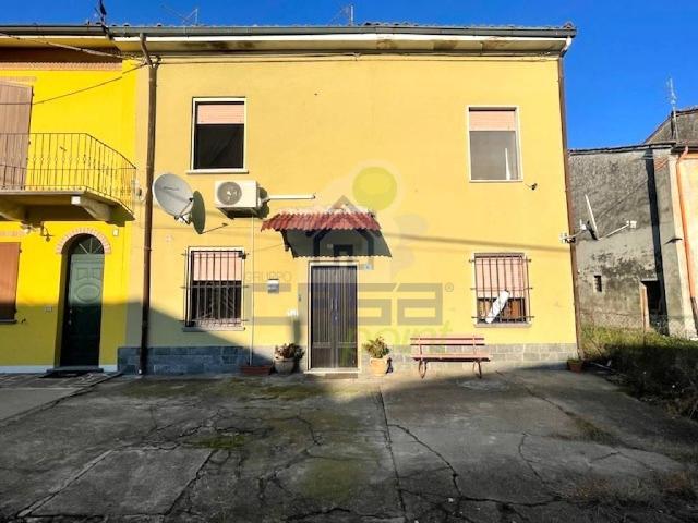 Villa Indipendente in vendita a Monticelli D'ongina, Reggio Emilia