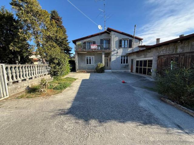 Villa Indipendente in vendita a Montichiari, Lombardia