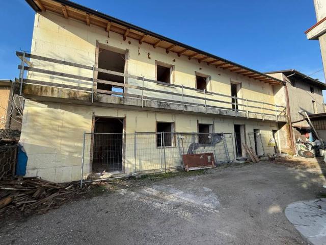 Villa Indipendente in vendita a Montichiari, Lombardia