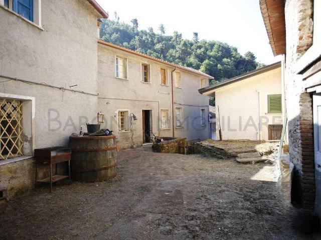 Villa Indipendente in vendita a Piazza, Montignoso