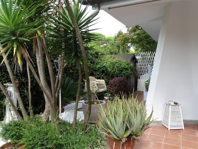 Villa Indipendente in vendita a Montignoso, Toscana