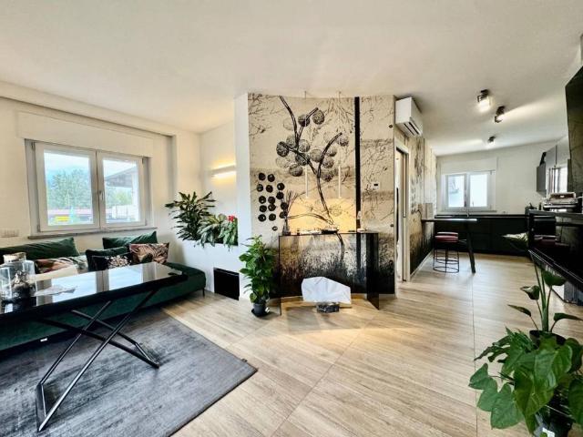 Villa Indipendente in vendita a Montignoso, Massa