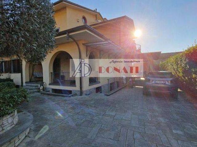 Villa Indipendente in vendita a Debbia, Montignoso