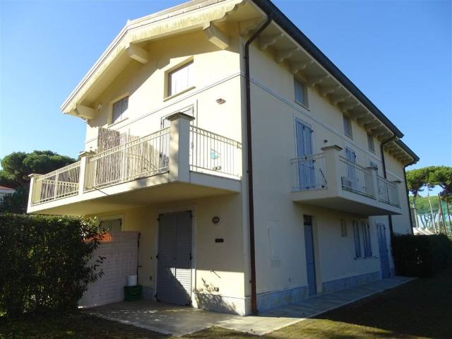 Villa Indipendente in vendita a Montignoso, Toscana