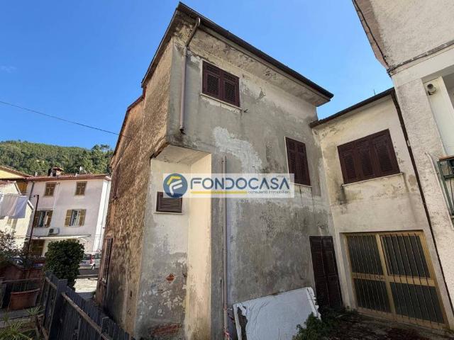 Villa Indipendente in vendita a Bottaccio, Montignoso