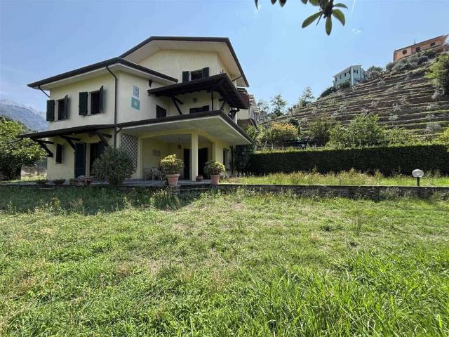 Villa Indipendente in vendita a Capanne, Montignoso