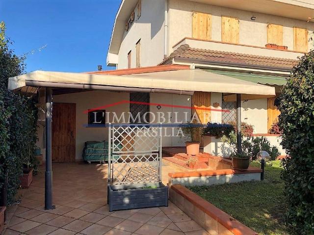 Villa Indipendente in vendita a Montignoso, Toscana