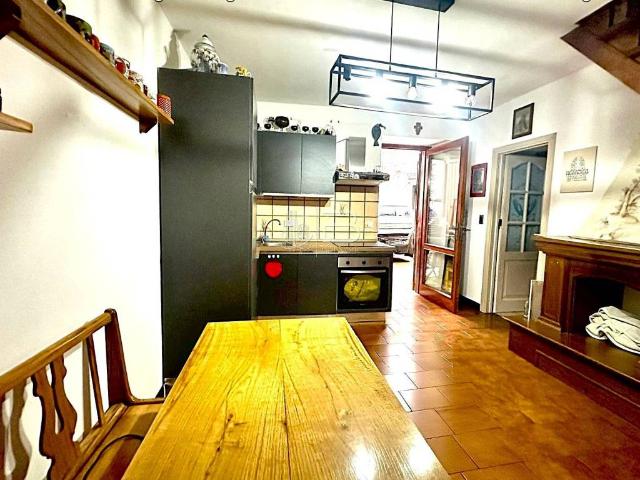 Villa Indipendente in vendita a Capanne, Montignoso