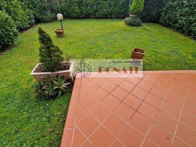 Villa Indipendente in vendita a Montignoso, Toscana