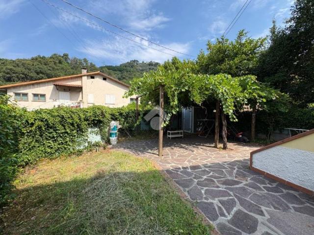 Villa Indipendente in vendita a Prato, Montignoso