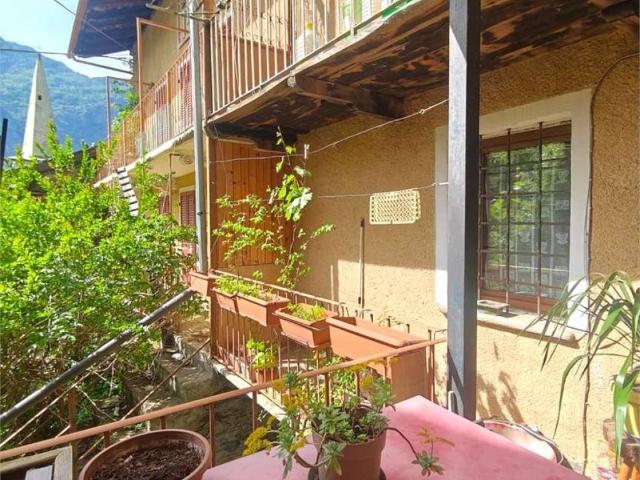 Villa Indipendente in vendita a Montjovet, Aosta