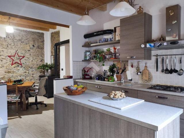 Villa Indipendente in vendita a Montoggio, Liguria