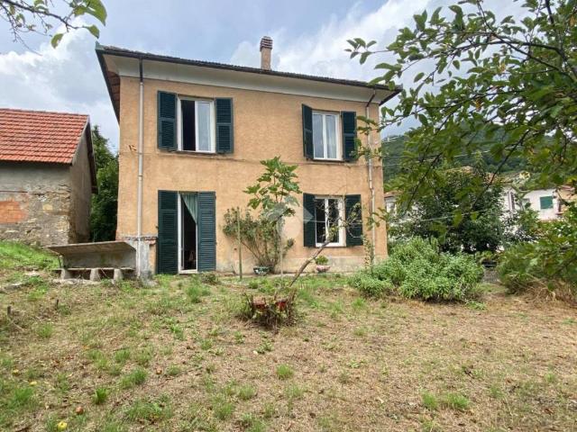 Villa Indipendente in vendita a Granara, Montoggio