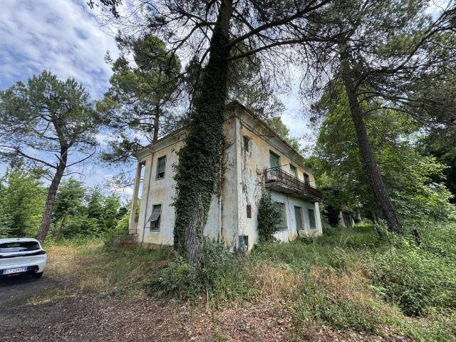 Villa Indipendente in vendita a Montorio Al Vomano, Abruzzo