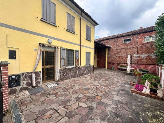 Villa Indipendente in vendita a Montù Beccaria, Lombardia