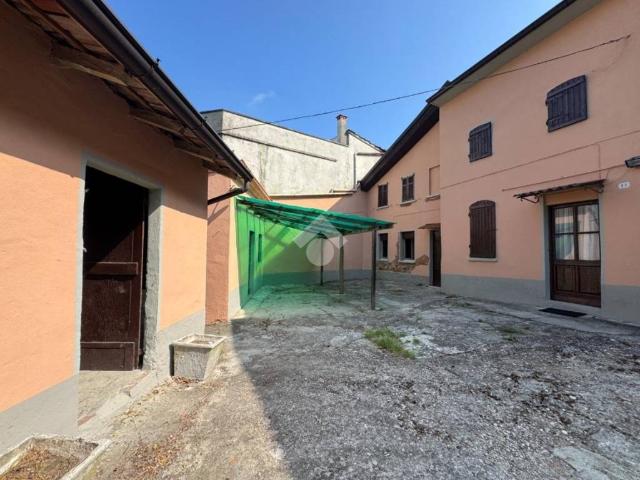 Villa Indipendente in vendita a Montù Beccaria, Lombardia