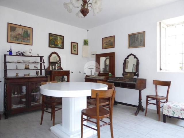 Villa Indipendente in vendita a Montù Beccaria, Lombardia