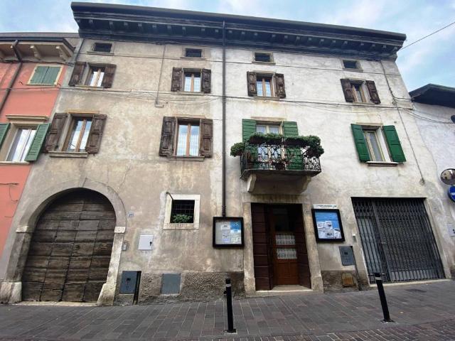Villa Indipendente in vendita a Monzambano, Lombardia