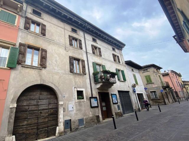 Villa Indipendente in vendita a Monzambano, Lombardia