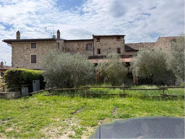 Villa Indipendente in vendita a Monzambano, Lombardia