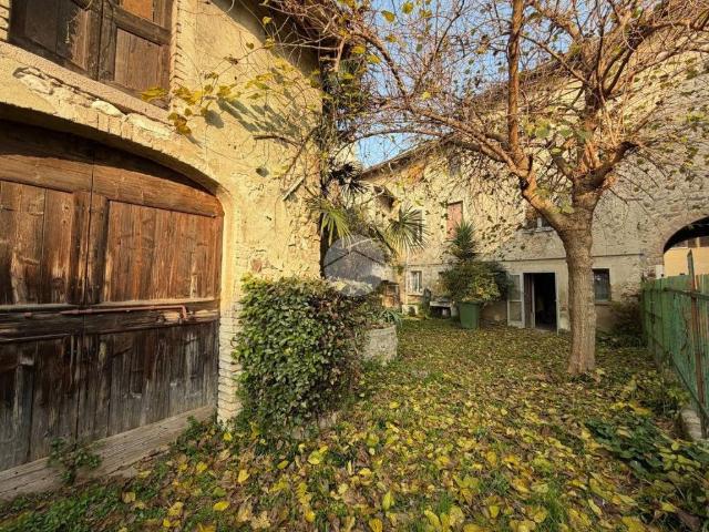 Villa Indipendente in vendita a Monzambano, Mantova