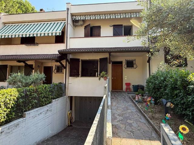 Villa Indipendente in vendita a Morciano Di Romagna, Reggio Emilia