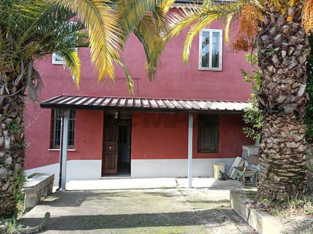 Villa Indipendente in vendita a Morcone, Campania