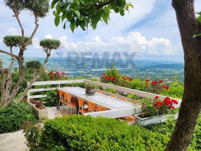 Villa Indipendente in vendita a Morcone, Campania