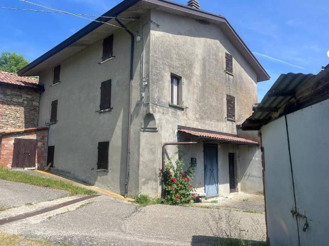 Villa Indipendente in vendita a Morfasso, Reggio Emilia