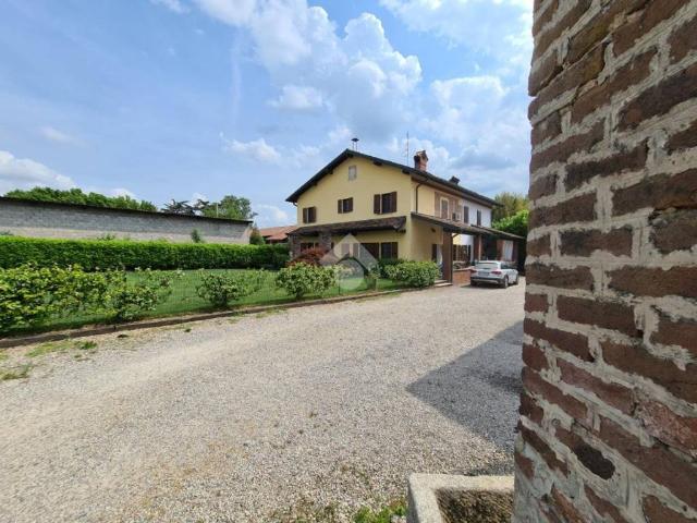 Villa Indipendente in vendita a Morimondo, Lombardia