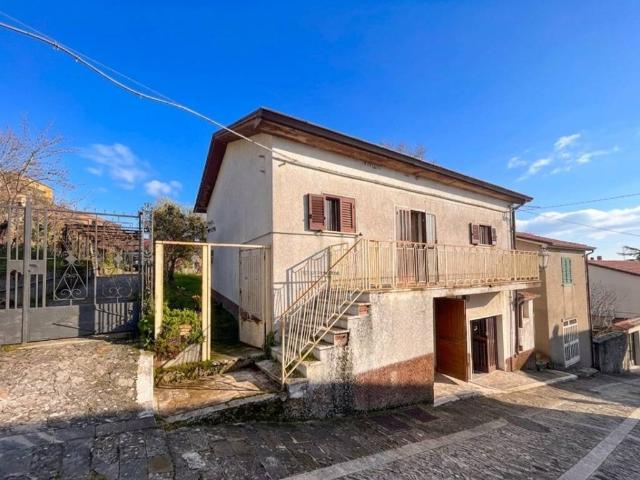 Villa Indipendente in vendita a Morra De Sanctis, Campania
