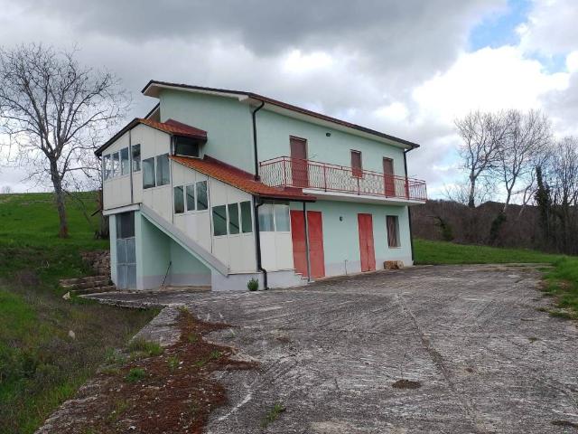 Villa Indipendente in vendita a Morra De Sanctis, Campania