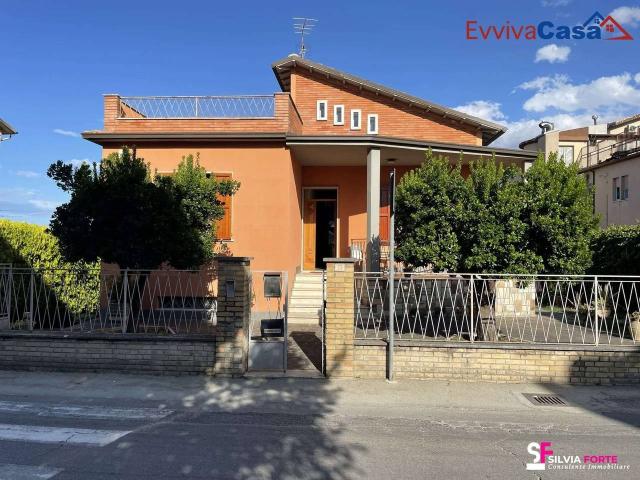 Villa Indipendente in vendita a Marche, Ancona